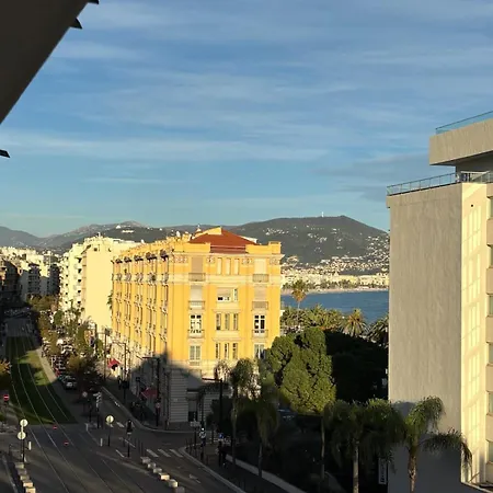 2p Balcon Vue Yourhosthelper 2 Mins De La